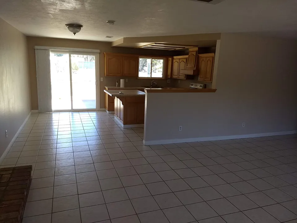 1226 San Vicente Ter