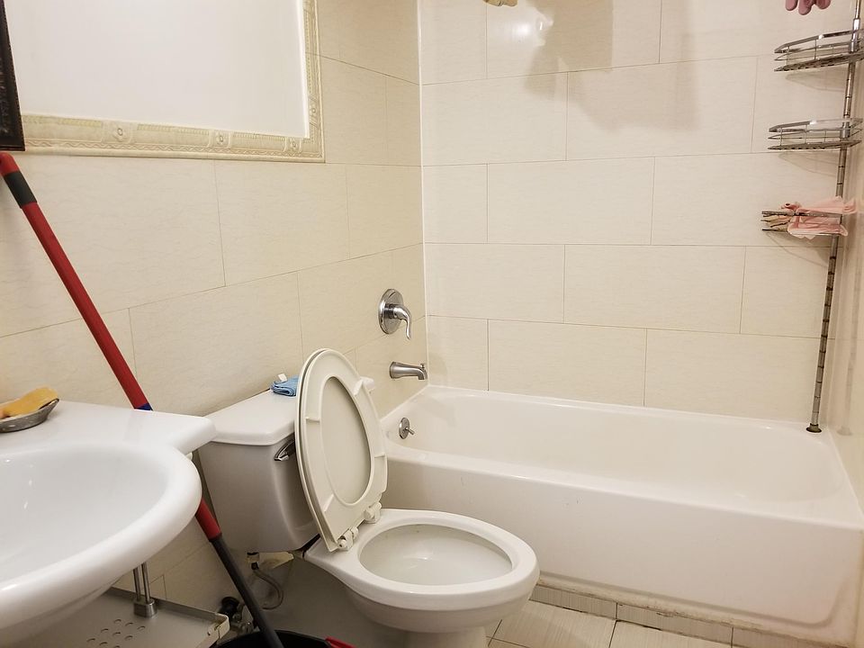 1st image of 14010 33rd Ave APT 3