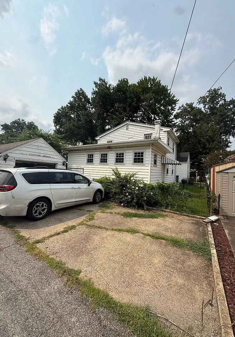 Spacious 5 bedroom 3 bathroom home — Photo 2