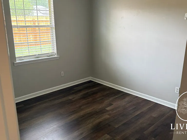 800 Wallace Martin Dr — Photo 10