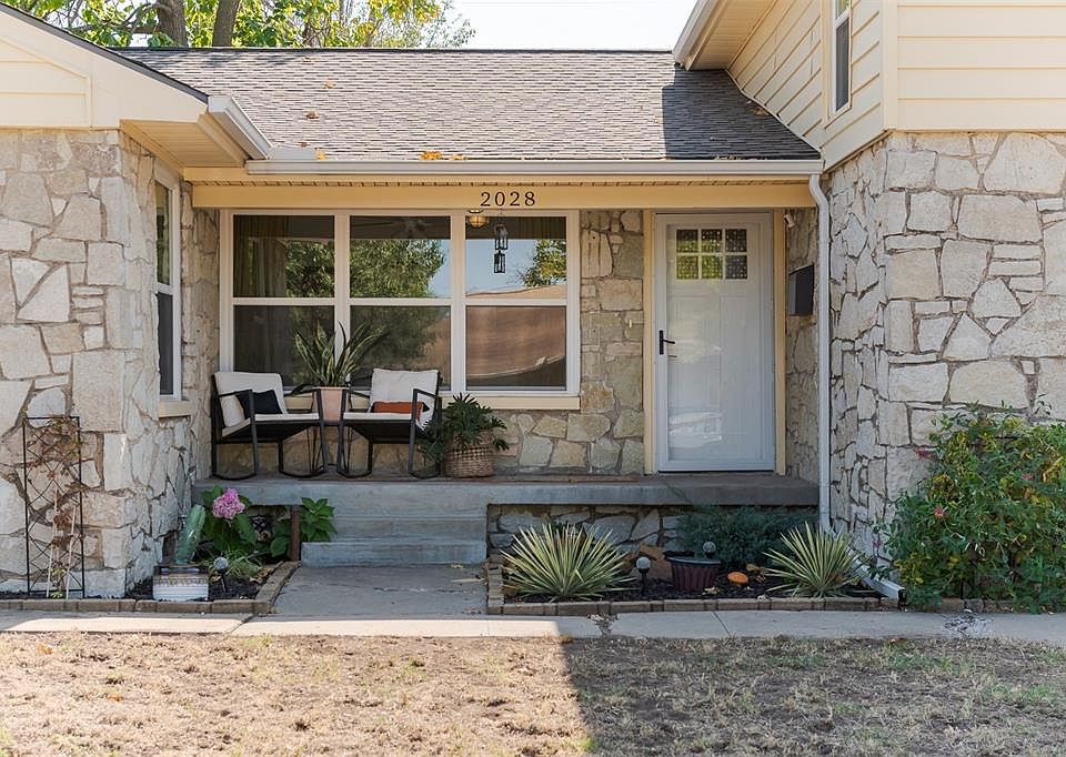 1st image of 2028 Andover Ct