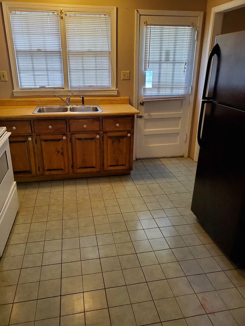 E 4th St Duplex — Photo 2