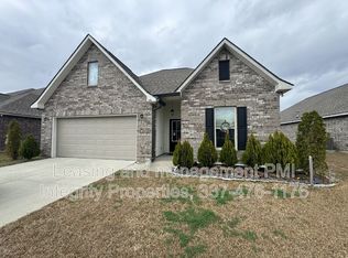 126 Wild Cherry Ln, Lafayette, LA 70508