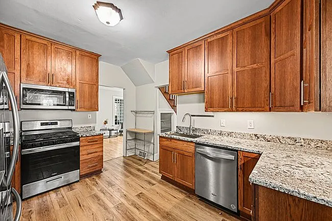 1411 Knox Ave N — Photo 3