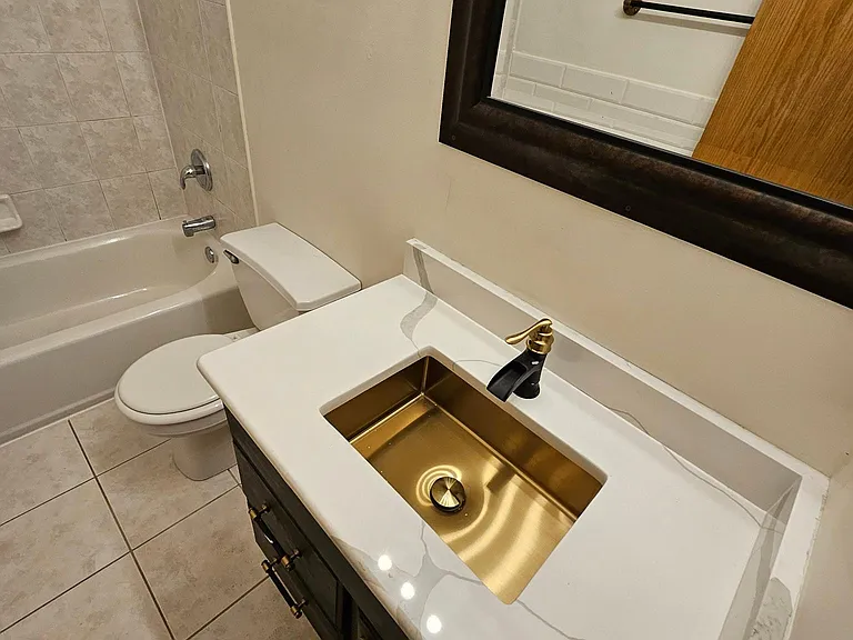 2446 W Arthington St #2 — Photo 25