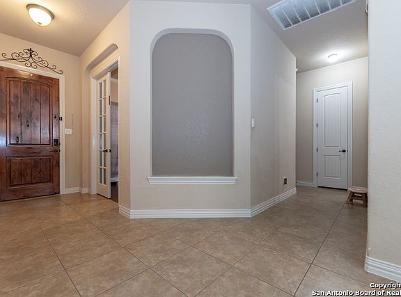 3rd image of 702 Grove Bnd