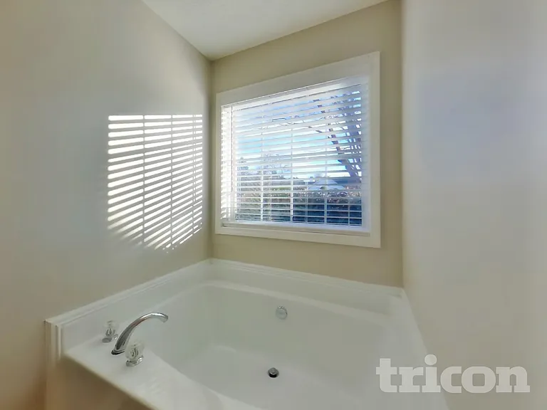 20 E Lawn Dr — Photo 12