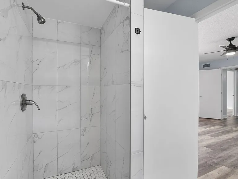 1828 S Park Ave — Photo 13