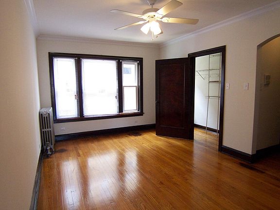 4th image of 2557 1/2 W Montrose Ave #3
