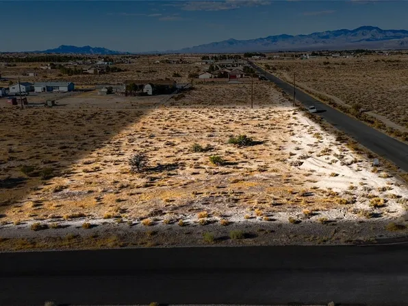 10470 S Oakridge Ave, Pahrump, NV 89048
