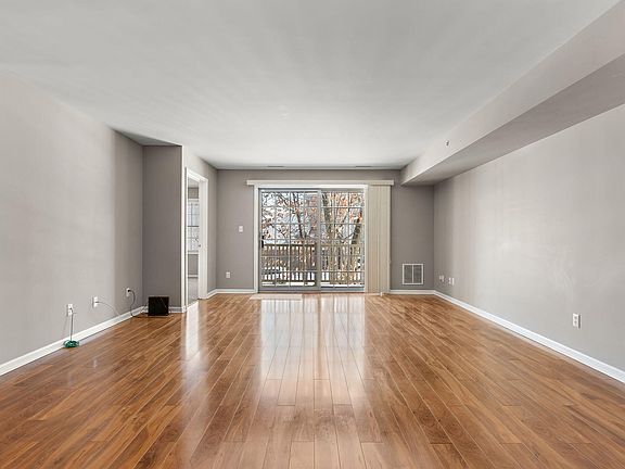 5th image of 10404 White Oak Ln Unit 2-A