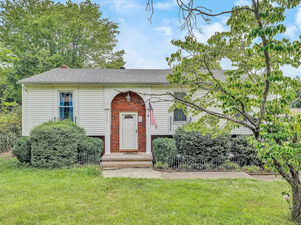 3920 Kentland Dr, Roanoke, VA 24018