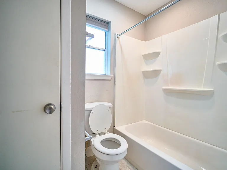 923 Kenforest Dr — Photo 9
