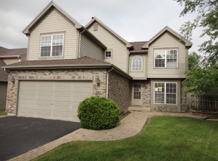 201 Emerald Dr, Streamwood, IL