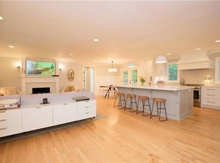 4712 W 68th St, Prairie Village, KS 66208