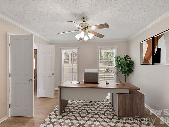 4th image of 9372 Island Point Rd