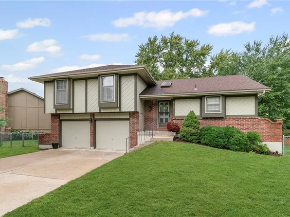 510 SE Greenridge Dr, Lees Summit, MO 64063