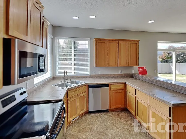 2311 NW 5th St — Photo 7