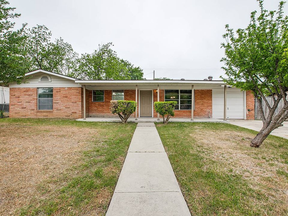 1st image of 210 Chesswood Dr