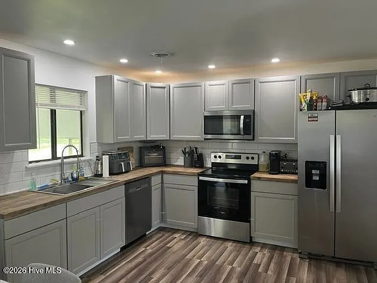 1312 Wolf Swamp Rd — Photo 6