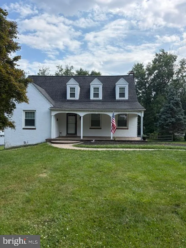 4 bed, 2073 sqft, $3,550 — Photo 3