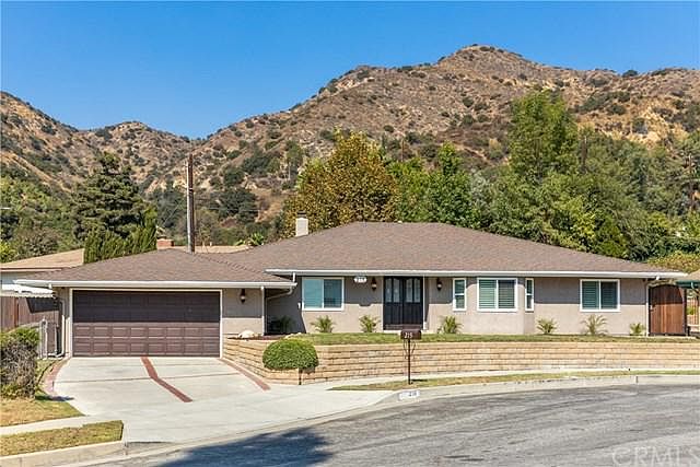 1st image of 215 Circledell Dr
