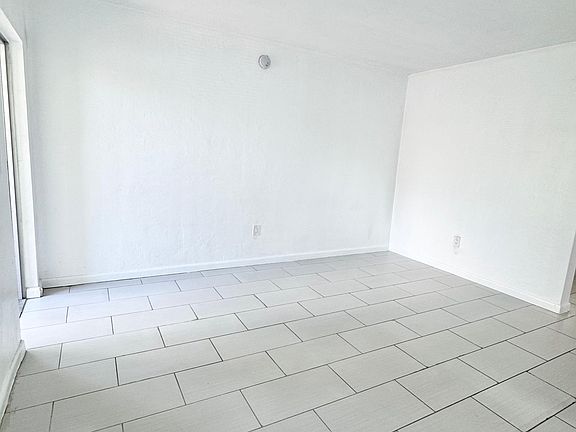 3rd image of 1101 Euclid Ave #8
