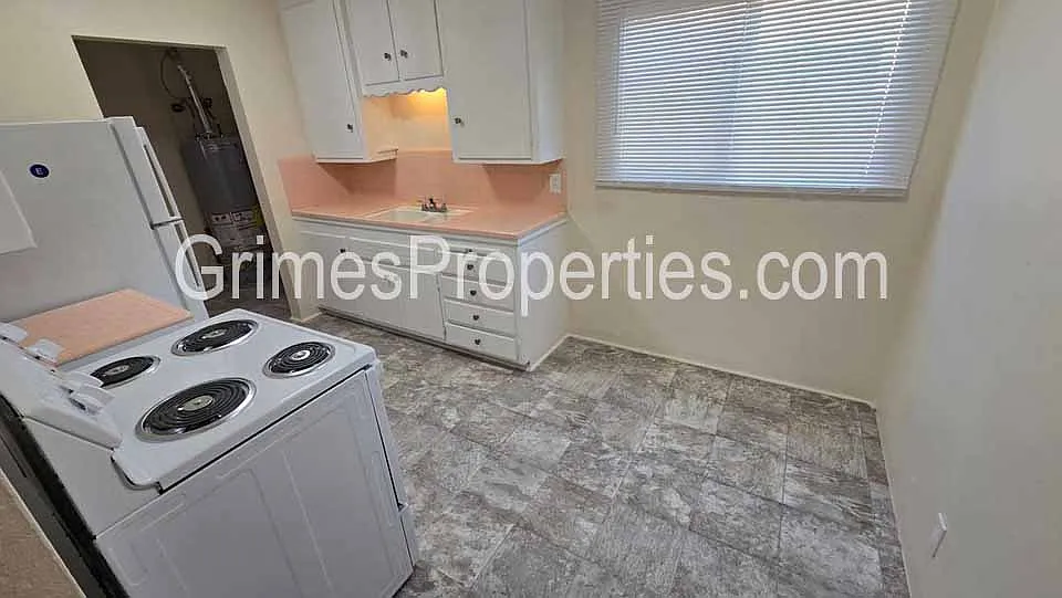 1 bed, 700 sqft, $900 — Photo 3