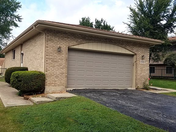3rd image of 15260 Laramie Ave