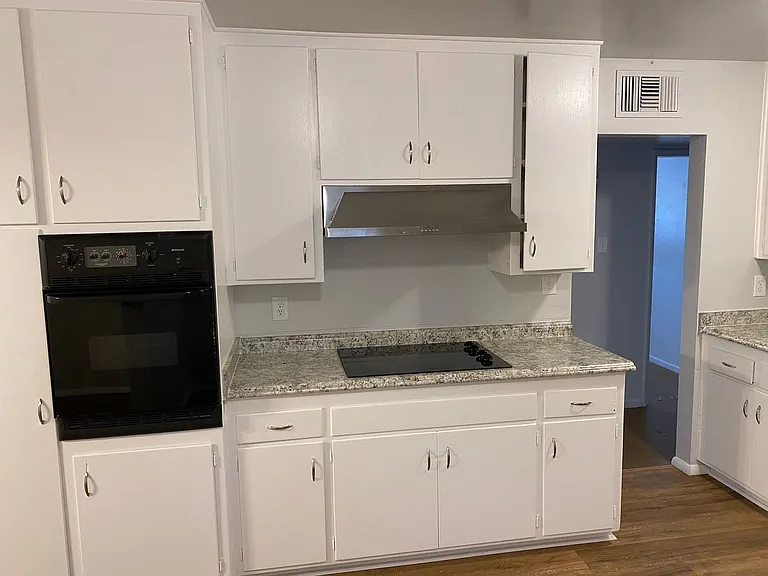 1014 W 17th Pl — Photo 9