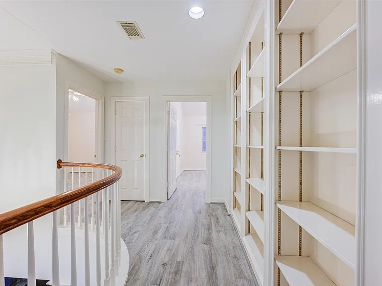 2027 Westshore Dr — Photo 35