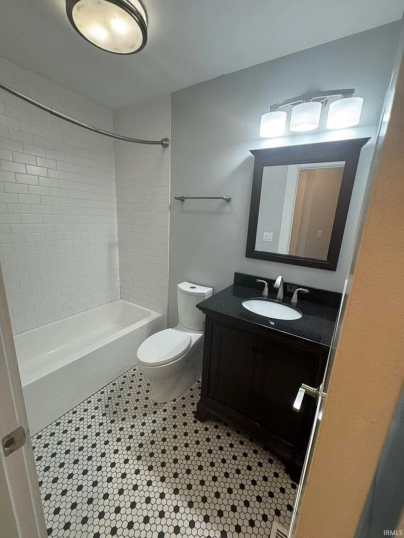 729 E Hunter — Photo 4