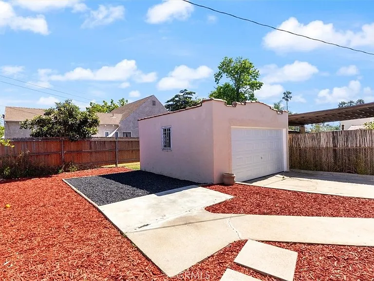 5466 Templeton St — Photo 24