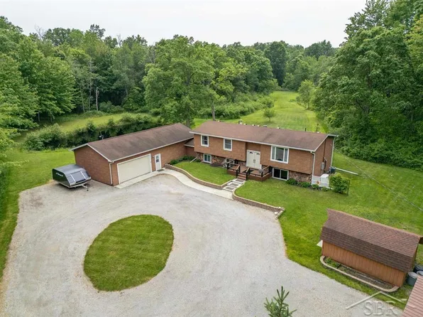 2697 W Olson Rd, Sanford, MI 48657
