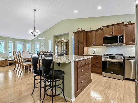 5th image of 1803 NE Riverside Dr NW
