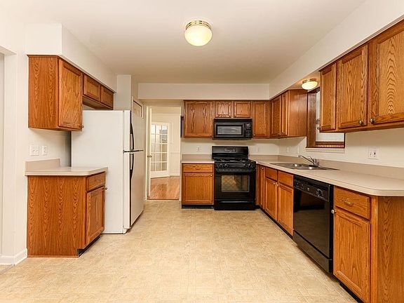 4th image of 3418 Tiger Lily Dr