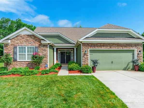 1222 Acosta Ct, Lake Wylie, SC 29710