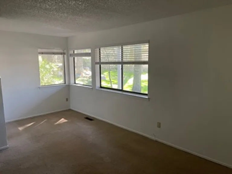 770 Southwood Blvd #11 — Photo 6