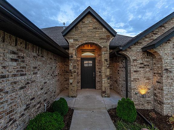 4th image of 2905 Canyon Berry Ln