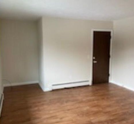 2nd image of 174 Oakhurst Ave