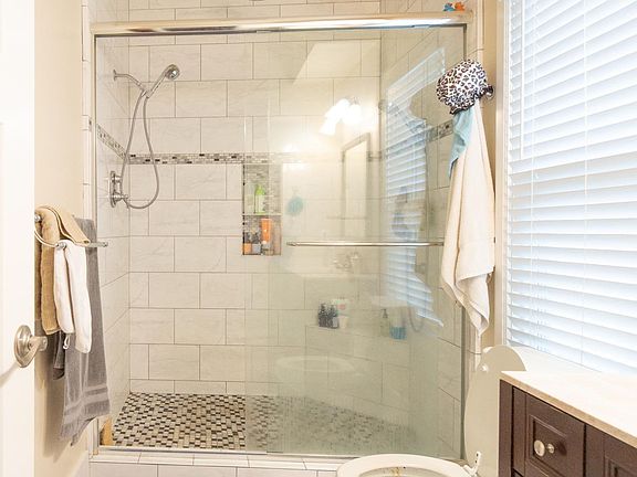 4th image of 1014 23rd St #1