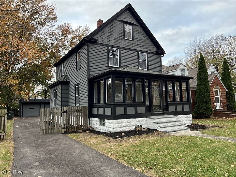 1st image of 21349 Lake Shore Blvd