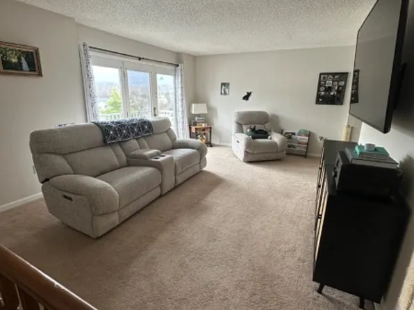 19 Amherst Ct, Hamburg Boro, NJ 07419