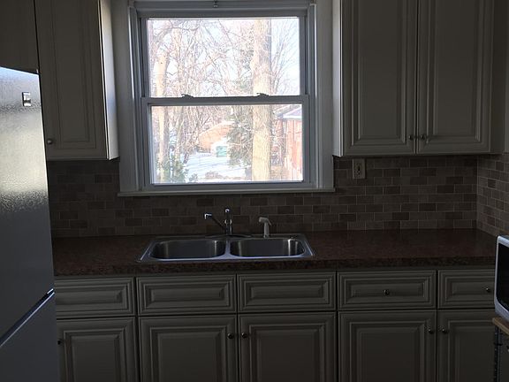 3rd image of 1423 W Farnum Ave