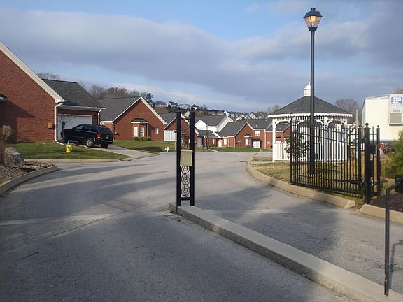 4th image of 2419 Lassie Way