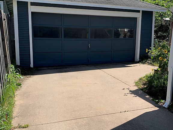 3rd image of 554 Crescent St NE