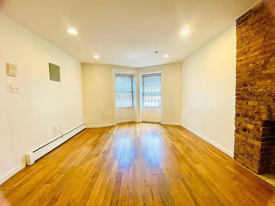 1st image of 107 Jefferson Ave #1