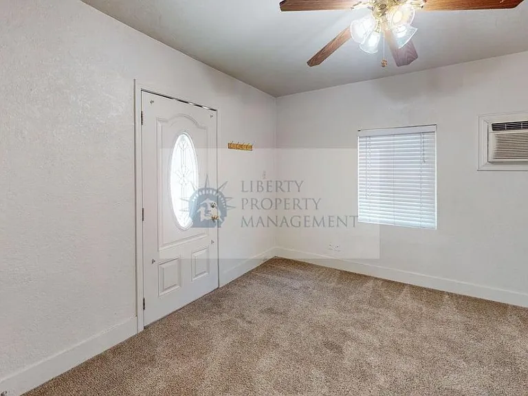 1114 Virginia Ave — Photo 3