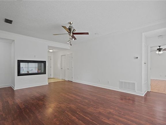 3rd image of 1105 Picadilly Cir