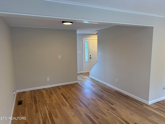 5th image of 106 Hardwick Pl